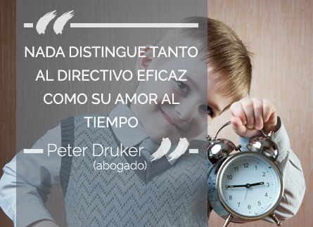 Nada distingue tanto al directivo eficaz como su amor al tiempo (Peter Druker - abogado)